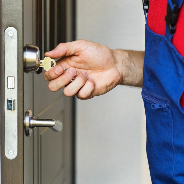 la cerrajería residencial ofrece garantía en todos sus servicios para la tranquilidad de los clientes